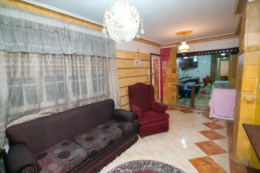 شقة للبيع 135 م سيدي بشر (ثالث نمرة من ش جمال عبدالناصر)