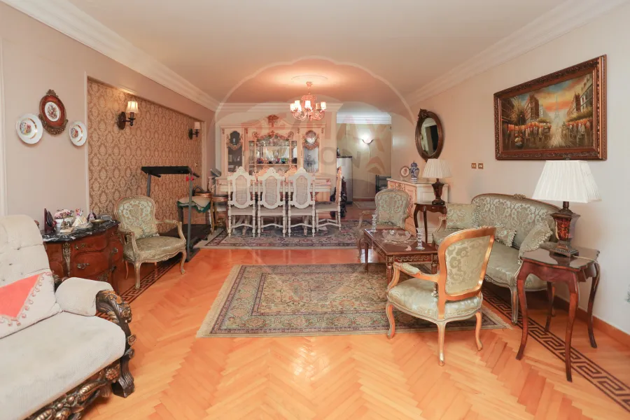 Furnished apartment for Rent 175 m Zezinia (Steps from Abo Qir st.)