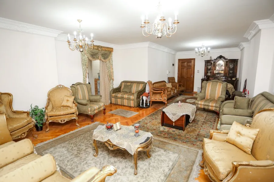 شقة للبيع 172م سموحة (ش الخمسين)