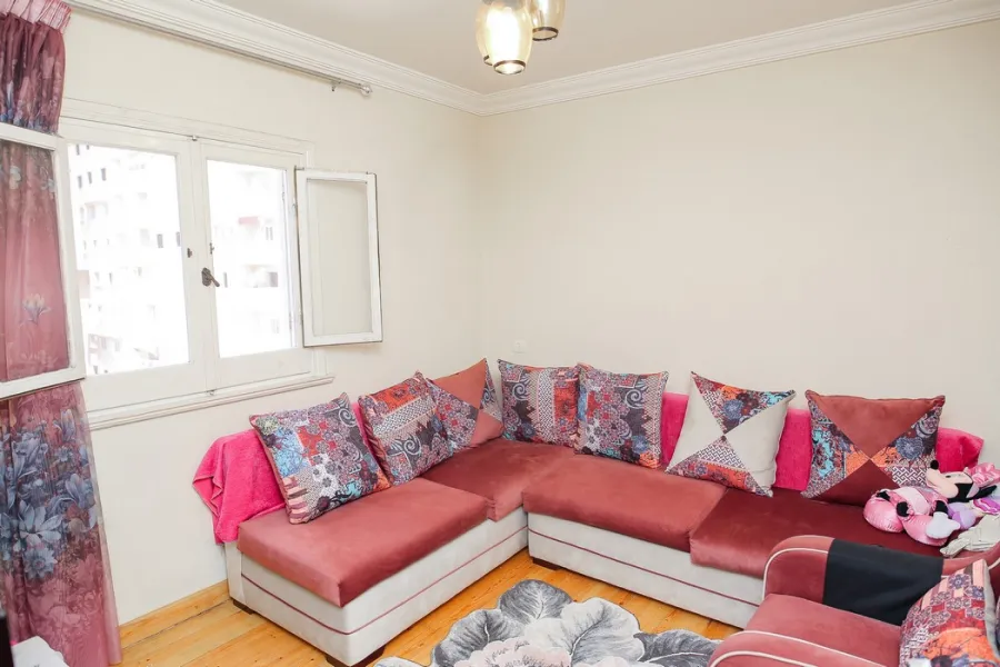 شقة للبيع 160م كامب شيزار ( ش بورسعيد )