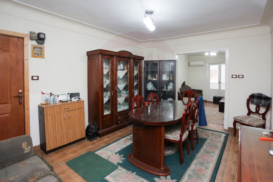 شقة للبيع 200 م جناكليس (ش ابو قير)