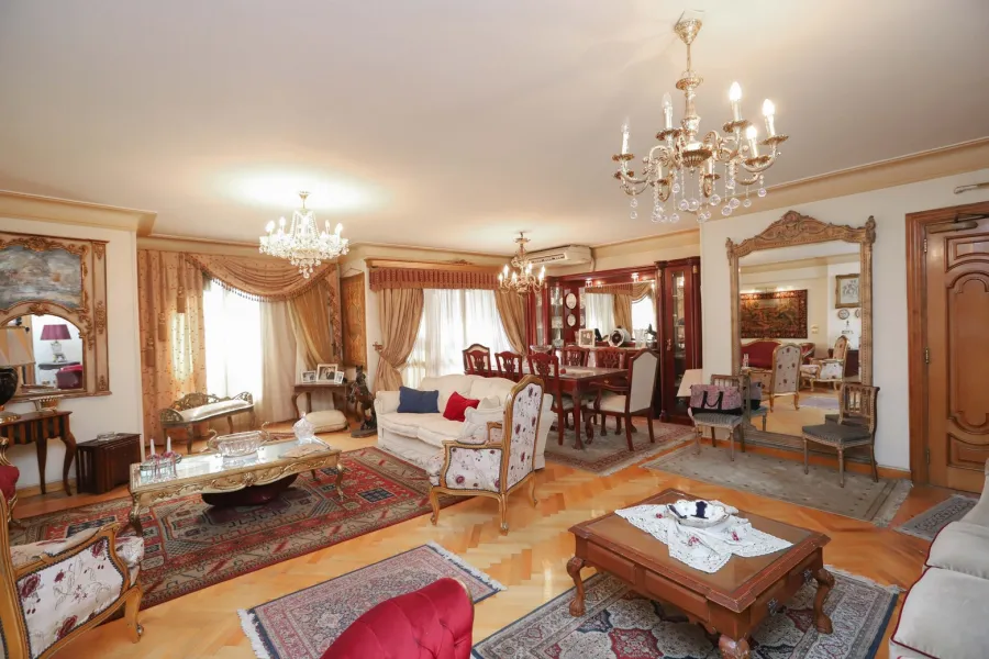 شقة للبيع 250م الإبراهيمية صافى (ش أبو قير الرئيسى)