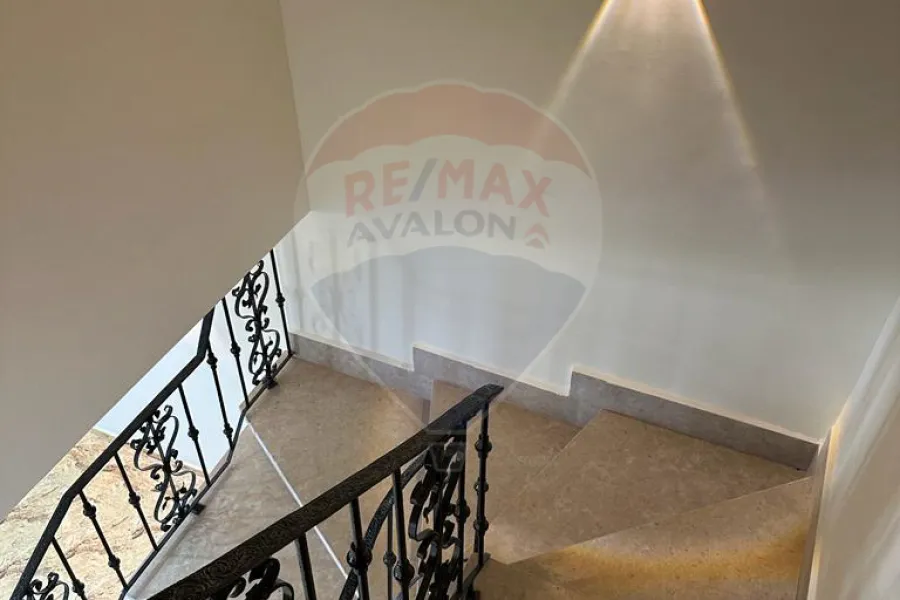 فيلا ستاند الون للبيع (قرية فالنسيا - الكيلو 57) 350 م