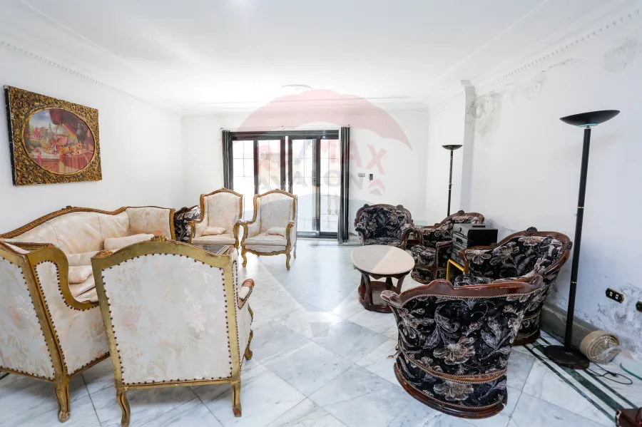 شقة للبيع 208 م لوران (احمد باشا ذو الفقار - خطوات من البحر)