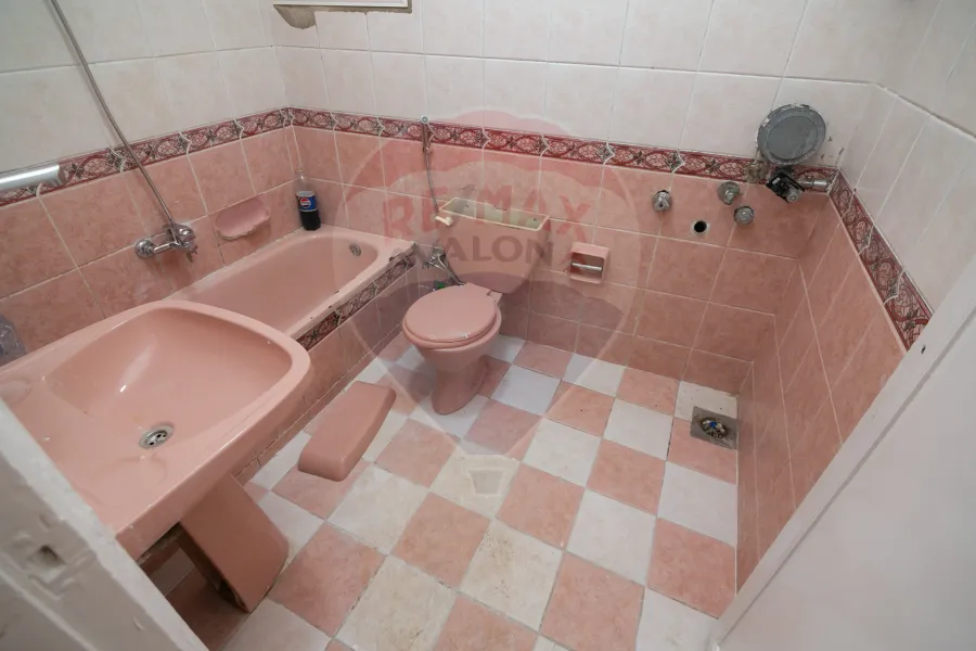 شقة للبيع 140 م  سيدي بشر (ش خالد بن الوليد)