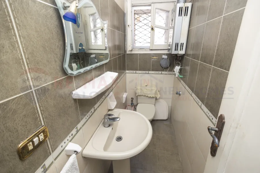 Apartment for sale 185 m Gleem (Mahmoud El Deeb St - second number from the sea)