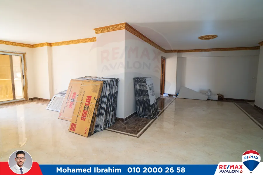 شقة اداري للايجار 220 م سموحة (ش ادمون فريمون)