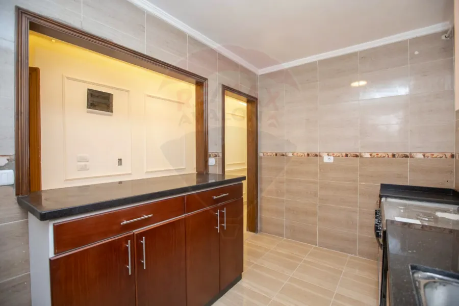 شقة للايجار 220 م كفر عبده (ش سانت جينى)