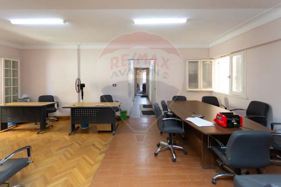 شقة للبيع 300 م سموحة (ش الطيار محمود شكري)