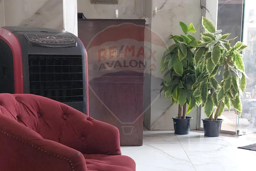 محلات للإيجار 18 م ، 32 م سابا باشا (خطوات من البحر)