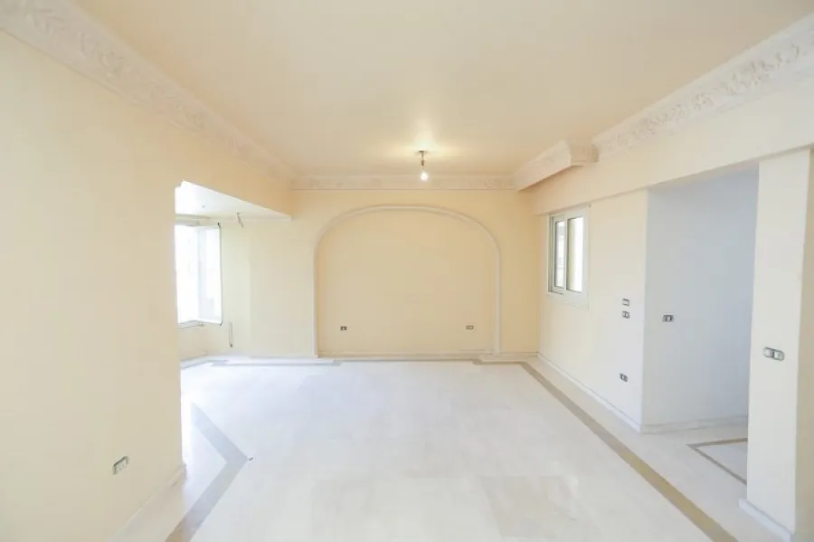 شقة للبيع 287م  ستانلي - تقاطع ش عبدالعزيز فهمي مع ش مصطفى أبو هيف