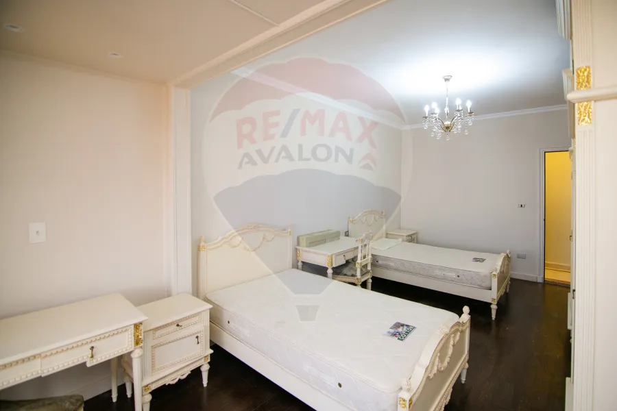 شقه دوبلكس للبيع 650 م لوران (ش عبدالسلام عارف)