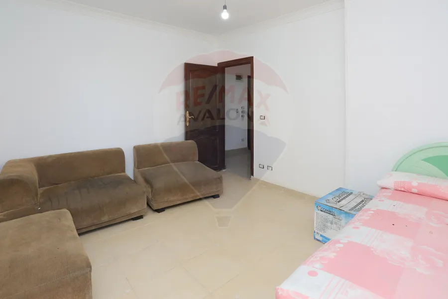 شقه للبيع 110م سبورتنج (فيو نادى سبورتنج - خطوات من ش ابوقير الرئيسي)