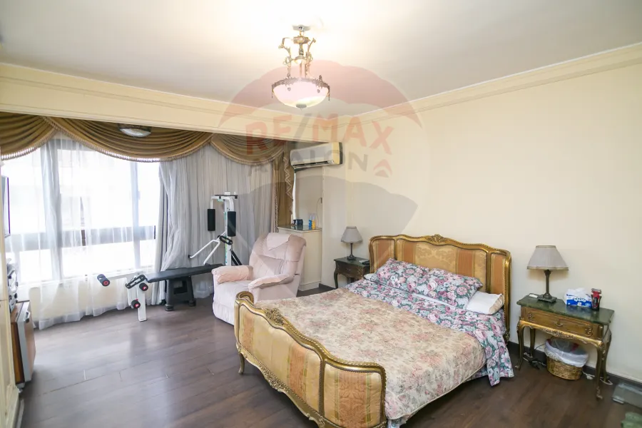 شقة للبيع 250 م ستانلى (ش رشدى باشا-خطوات من البحر)