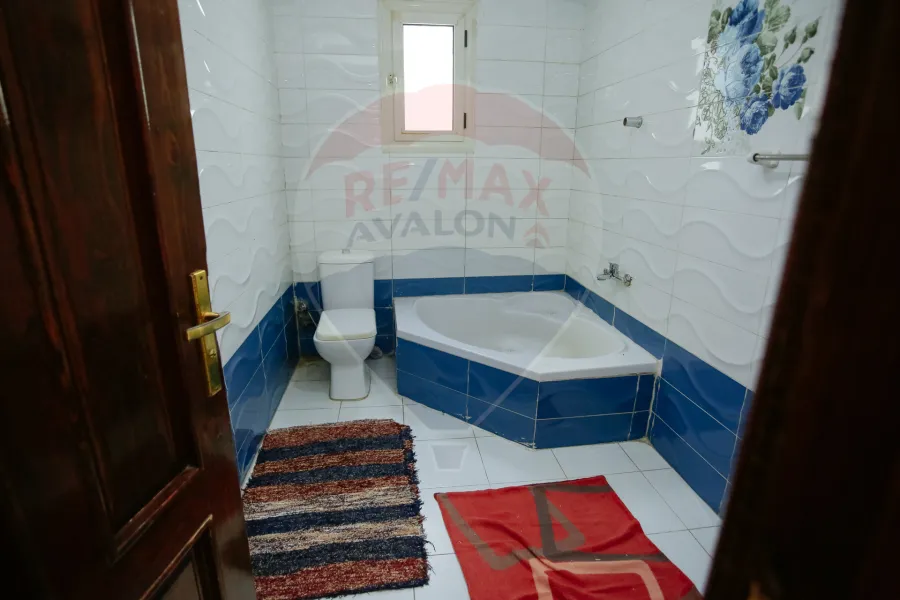 شقة للبيع 500 م سبورتنج (علي البحر مباشرة)