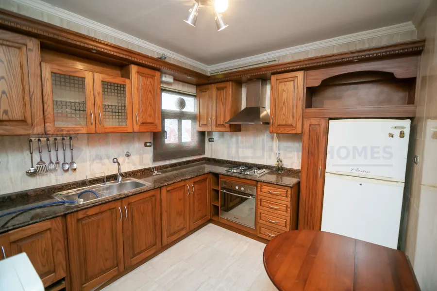 Apartment for sale 240 m Kafr Abdo (Sakina Bnt Al-Hussein st.)