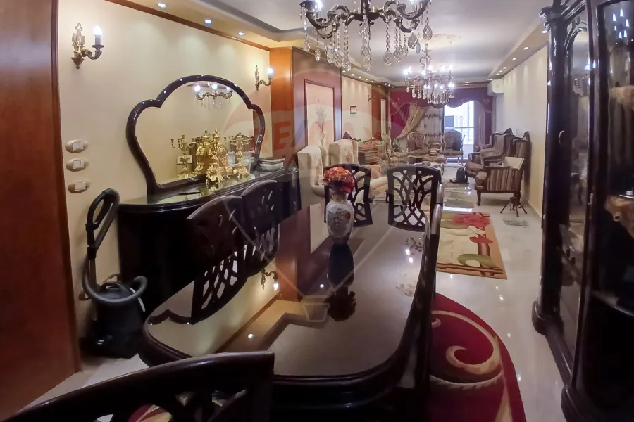 شقة للبيع 150 م كامب شيزار (ش محمد فؤاد جلال)