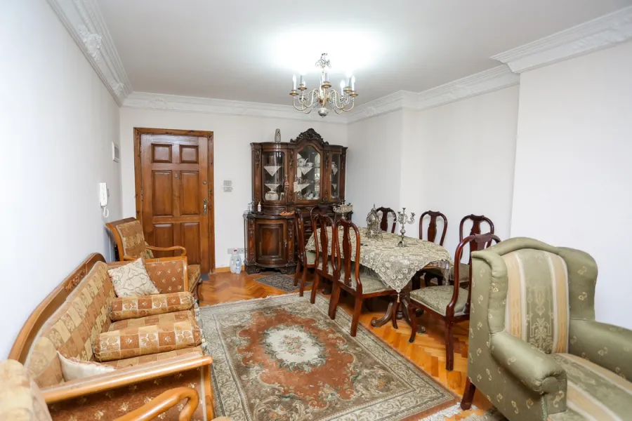 شقة للبيع 172م سموحة (ش الخمسين)