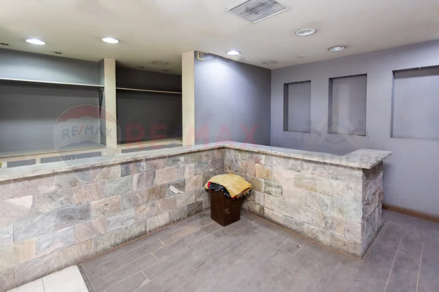 Shop + Mizzane for rent 465 m Sidi Gaber (Abu Qir St.)