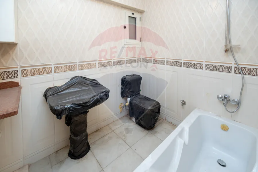 شقة للبيع 190 م جليم (علي الترام مباشرة - عمارة براند)