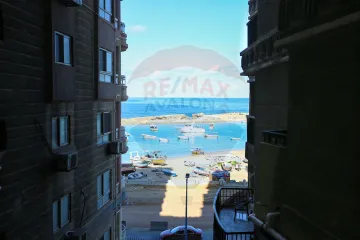 شقة للبيع 100 م ميامي (مباشرة علي البحر)