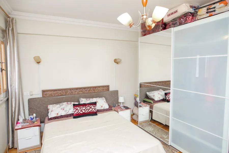 شقة للبيع 160م كامب شيزار ( ش بورسعيد )