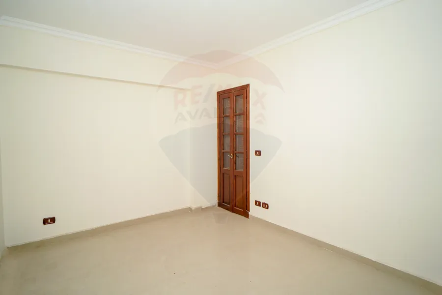 Apartment for Sale 135 m Louran (Steps from sea)