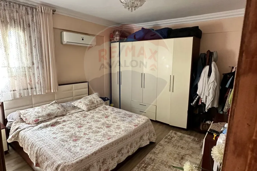 Apartment for sale 135 m Moharam Bek (Zein El Abidin St.)