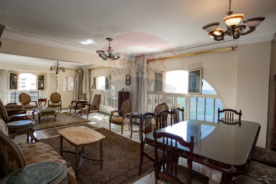 شقة للبيع لوران (ش أحمد ذو الفقار- خطوات من البحر)