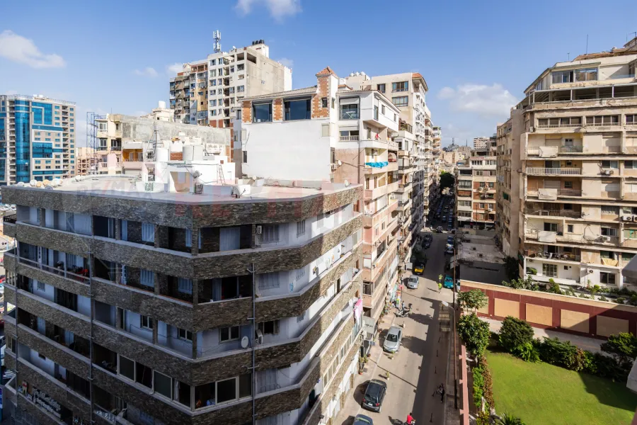 Apartment for sale 525 m Roushdy (directly on the sea)