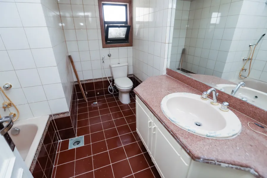 شقة دوبلكس مرخصة للبيع 307م سبورتنج (على البحر مباشرة)ً