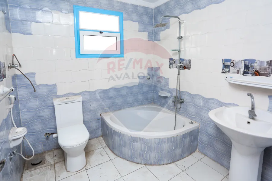 دوبلكس للإيجار  300 م سموحة (ش بهاء الدين الغتوري - خطوات من فوزي معاذ)