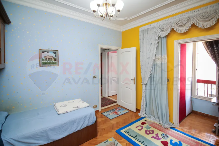 شقه للايجار المفروش 170 م رشدي (متفرع من ش ابوقير)