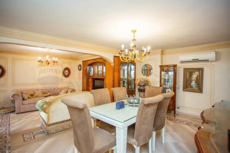 فيلا للبيع 600 م المعمورة الشاطئ (امام السوق التجاري)