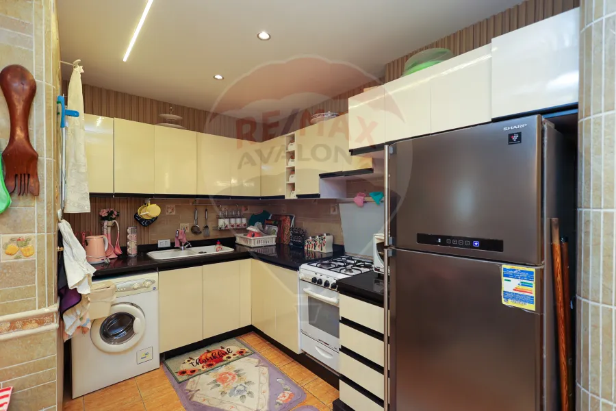 Apartment for rent 150 m Stanly (Directly on the sea)