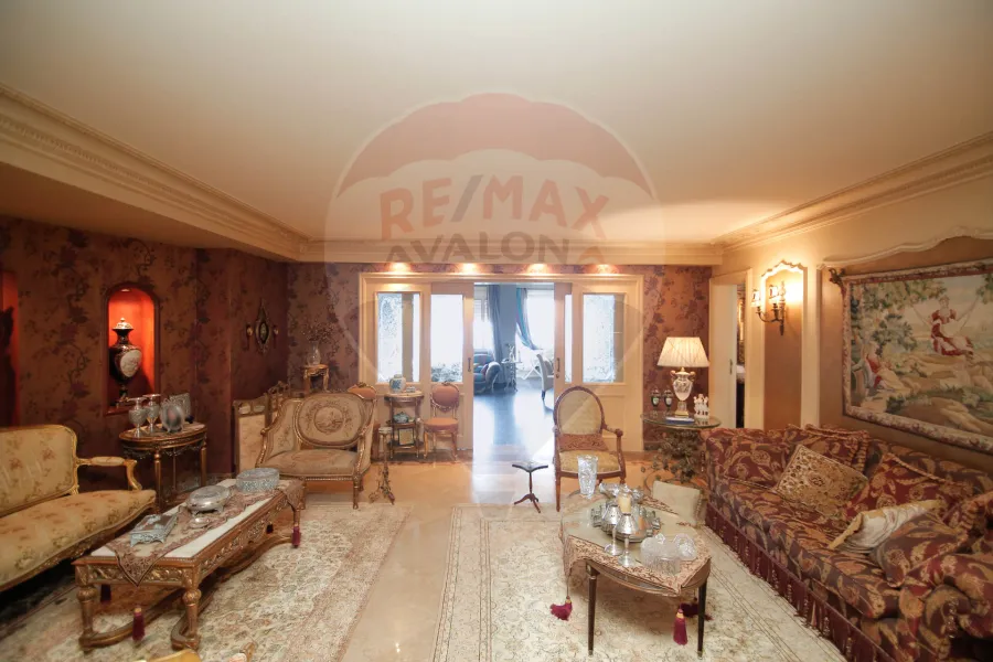 شقة للإيجار 300 م لوران (على البحر مباشرة)