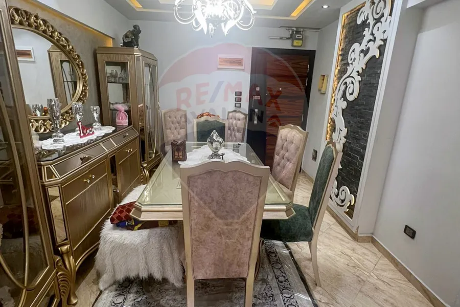 شقة مرخصة للبيع 130 م محرم بك (علي الترام مباشرةّ - عمارة براند)