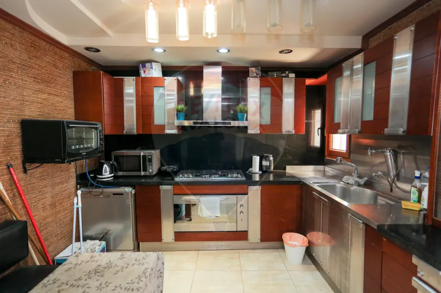 شقه للبيع 235 م الحي اللاتيني ( شارع فؤاد )