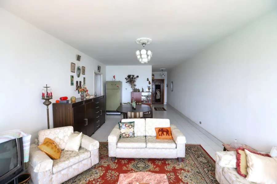 شقة مفروش للإيجار100م جليم ( علي البحر مباشرة)