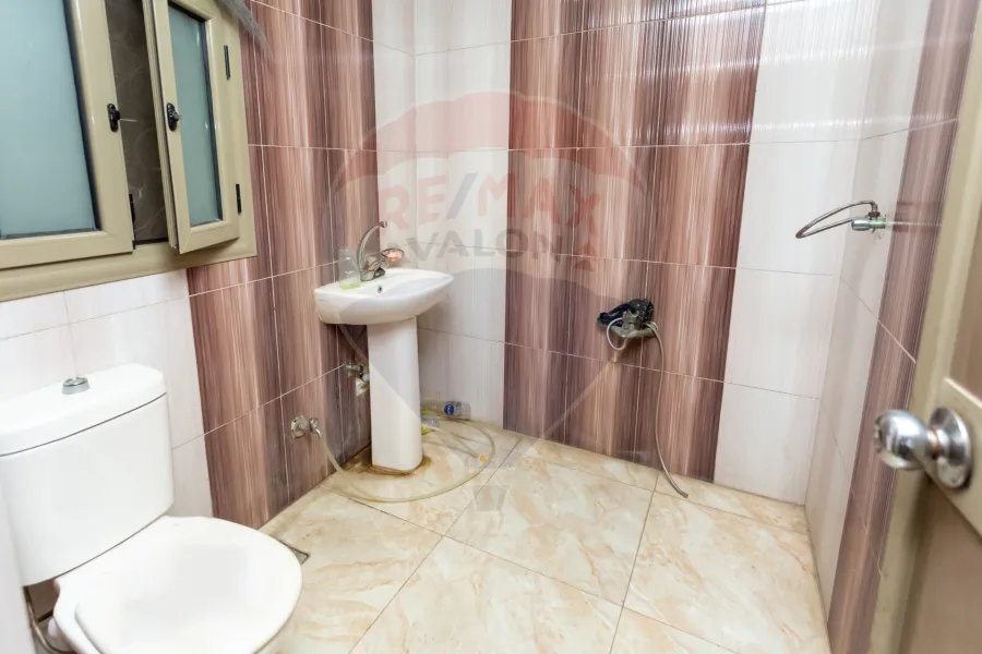 Commercial Mezzan for sale 500 m Victoria (Al-Saaa Square)