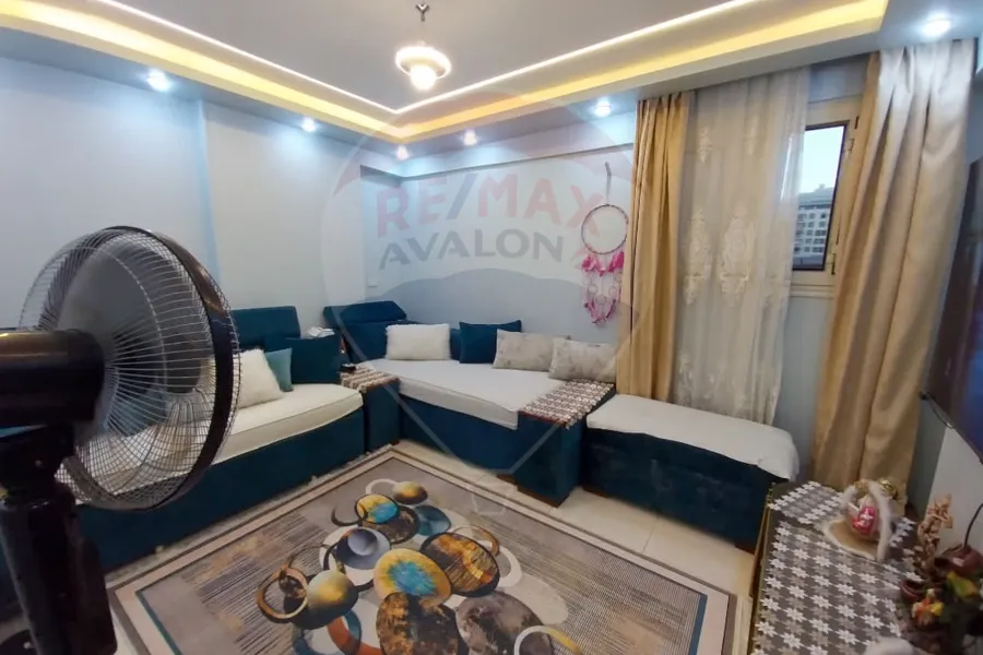 شقة للبيع 160 م المندرة (ش جمال عبد الناصر مباشرة)