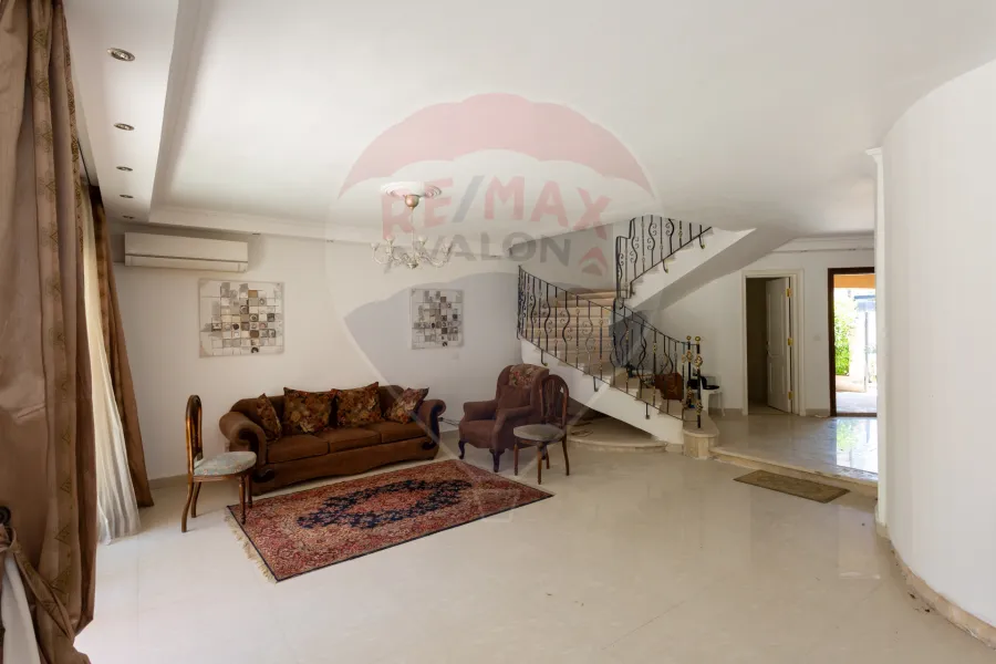 فيلا توين هاوس للبيع 450 م اليكس ويست (مرحلة أنطونيادس)