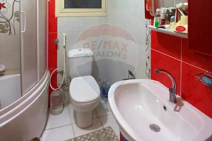 شقة للبيع 215 م كليوباترا (علي البحر مباشرة)