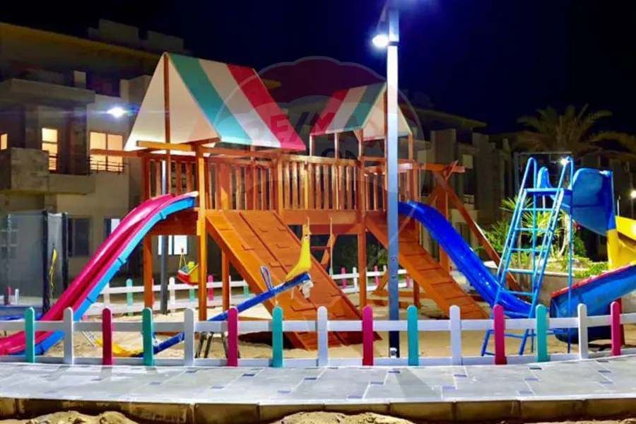 شاليه أرضي + جاردن للبيع (قرية سيسليا لاجونز - سيدى حنيش) 100 م + 35 م جاردن