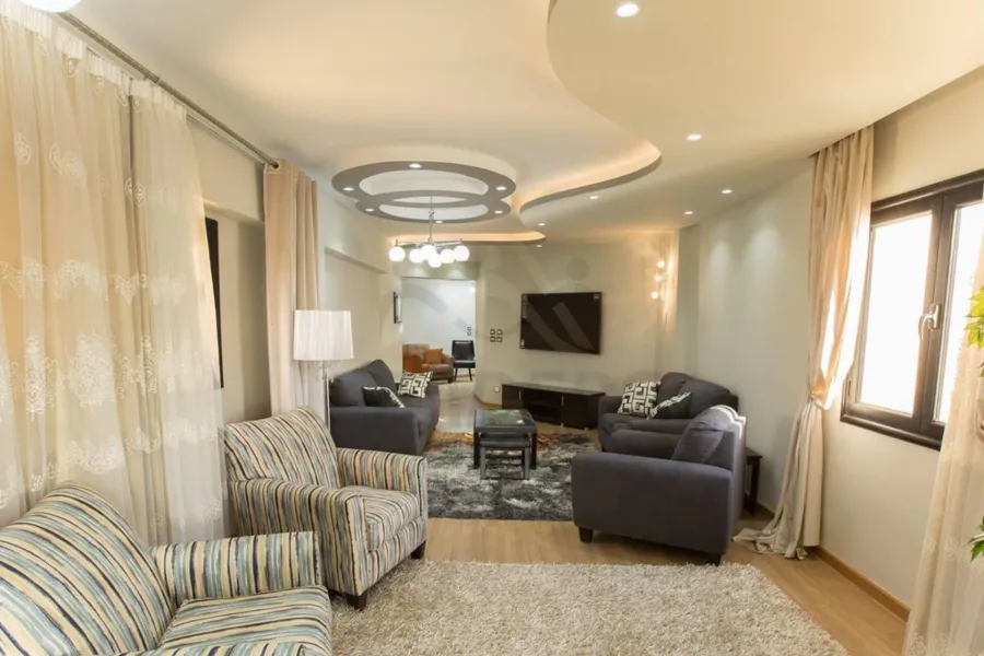 شقة للبيع 230 م سيدي بشر (علي البحر مباشرة)