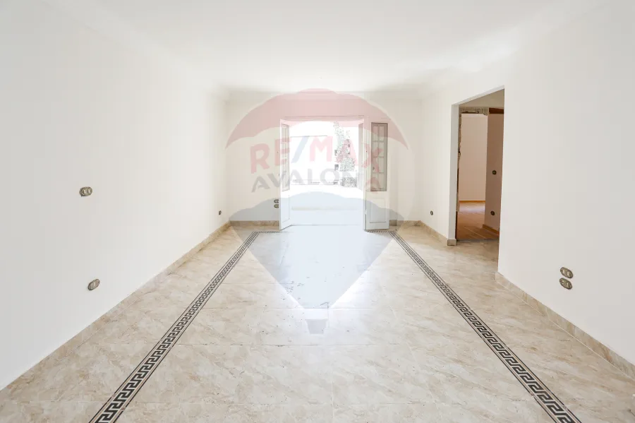 شقة للبيع 175 م زيزينيا (ش مصطفي عبد الرازق)