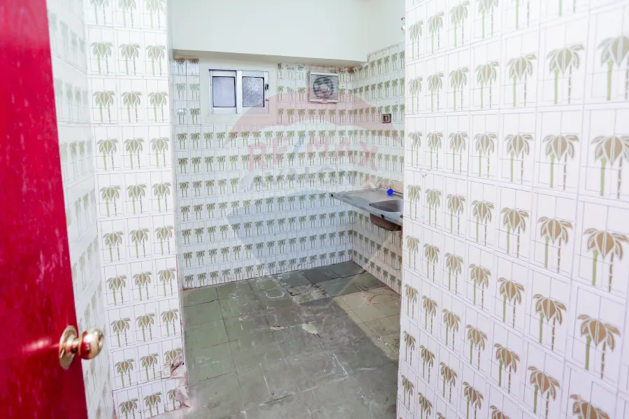 مقر إداري للإيجار 250 م رشدي (بجوار مطعم هارديز)