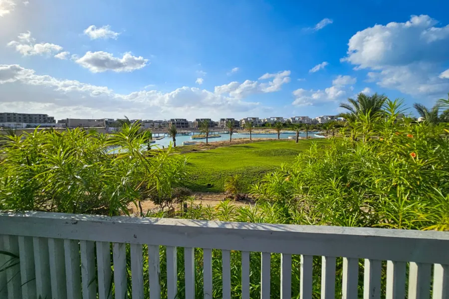 شاليه ارضي بجاردن للبيع (هاسيندا باي) 153 م