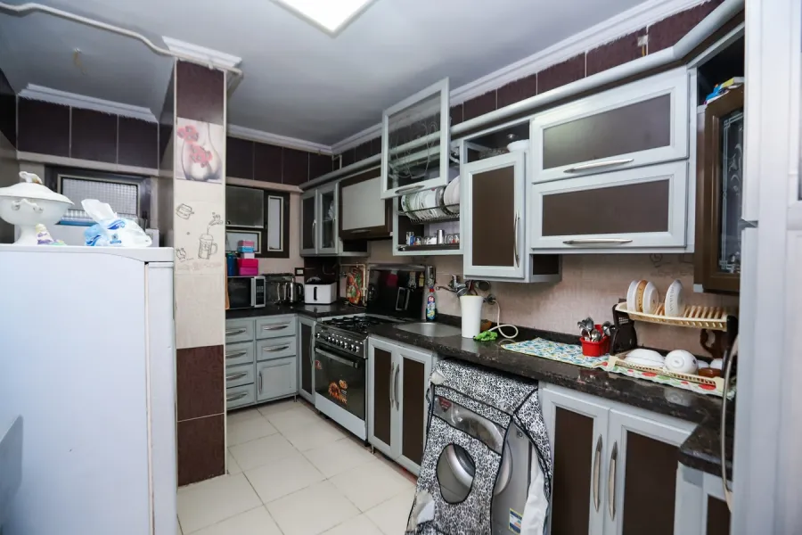 شقة للبيع 150م سيدي بشر (بجوار صيدلية الطيبي)