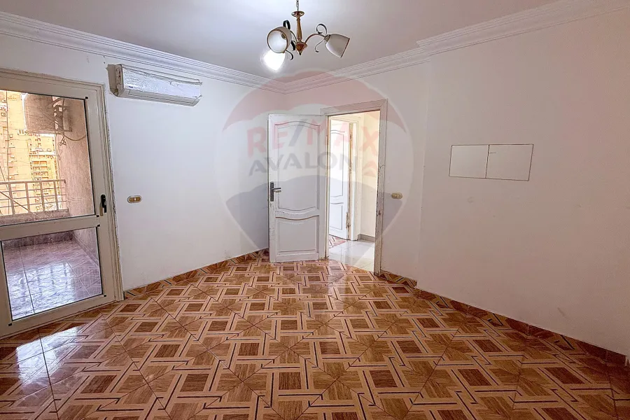 Apartment for sale 100 m Camp Caesar (Steps from Port Said St)